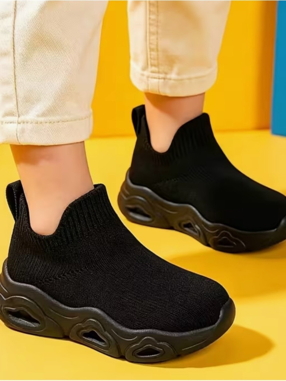 1-pair Black Knit Slip-On Kids Sneakers